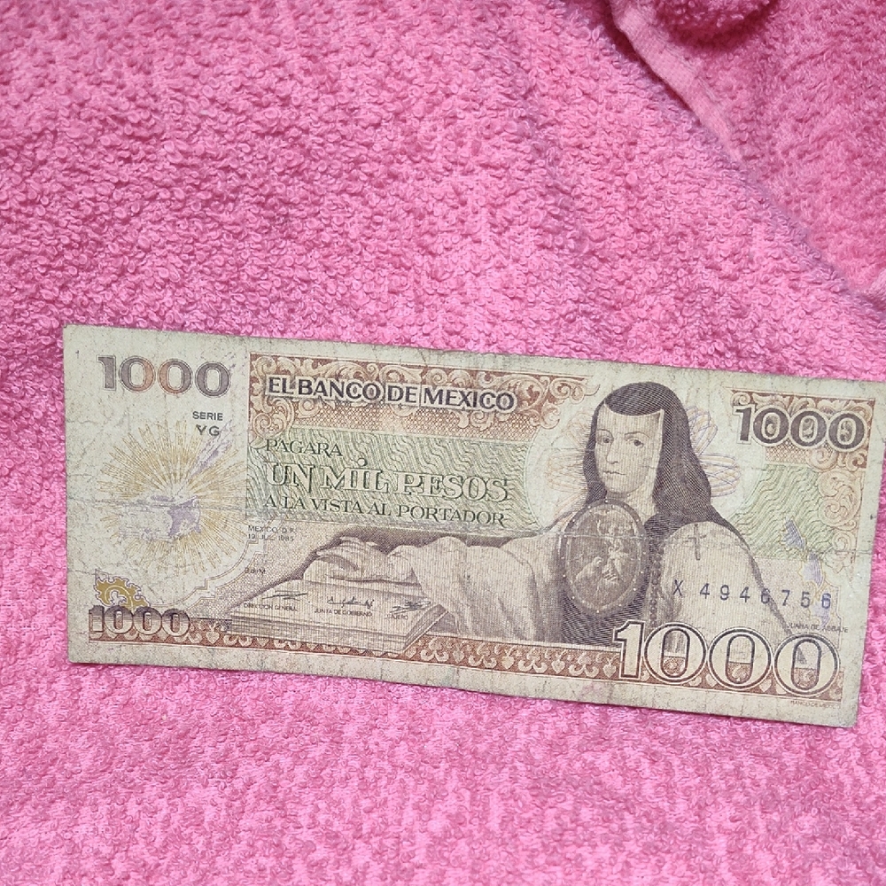 Vintage 1000 Pesos Banknote on Pink Background